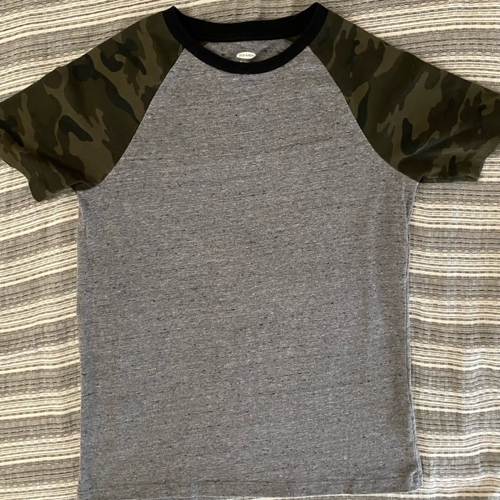 Boys Old Navy t-shirt